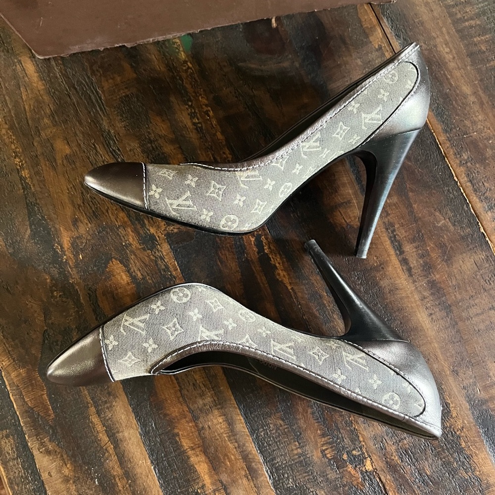 Louis Vuitton Gray and Black Heels with Monogram Design - Picture 9 of 12